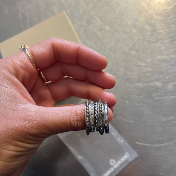 NWOT banana republic set of 5 stackable rings. - Picture 4 of 4